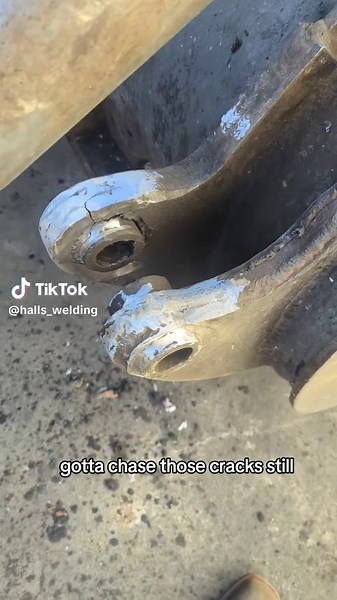 grind your crack fully out before rewelding #fabrication #millwright #welding #mechanical