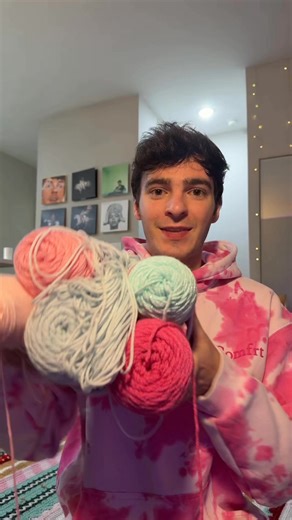 Pattern 👉🏻 https://patternshere.com/unlock/?pattern=christmas-blanket #Crochet #crochetinspiration #crochetlove #crochetcommunity #crochetpattern #crochetinspiration #grannysquare #crochetblanket #crochetersofinstagram #crocheting | Crochet Tutorial