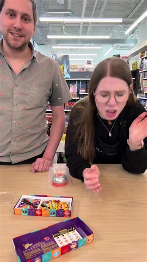 Celui qui tape sur la clochette doit manger un Jelly Belly Beanboozled 🤪 #jellybelly #challenge #trend #beanboozled