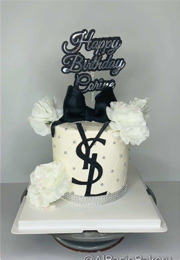YSL Birthday Cake! 🤍🖤 Cake Details: 6in Cake Flavor: Classic Vanilla Buttercream: Vanilla Quilted Pattern Is Customized on Buttercream & Not On Fondant! Additions: Fondant Bow, Silver Sprinkles, Florals, Rhinestone Border & Custom Toppers All Cakes, Cupcakes & Treats Come Wrapped In a Luxury Box & Ribbon 🤍 Inquiries? —> Info@AlBacioBakery.com #dallas #cake #cakedecorating #ysl #yslcake
