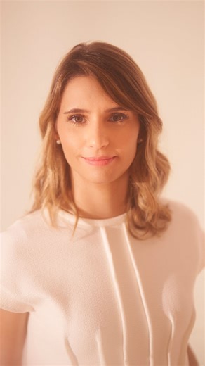 #PortraitofaPerfumer: Carol Belli “At my parents' house, there is a flowerbed with gardenias, and every time those gardenias bloomed, my mother took me to smell them and enjoy their fragrance with her.” Fly to Givaudan São Paulo and take a seat in the office of Givaudan Perfumer Carol Belli, who recalls sweet memories of her childhood garden in Brazil and her love for green fragrances!” #PortraitofaPerfumer #CarolBelli #GivaudanPerfumers #OneTeam #Perfumer #PerfumerSaoPaulo #PerfumerStory #Fragr