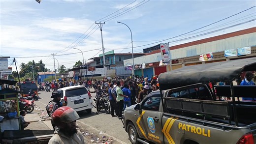 Situasi terkini Depan Pasar Karang Tumaritis Nabire siang ini. Rabu 10 Desember 2025. | Fakta Nabire