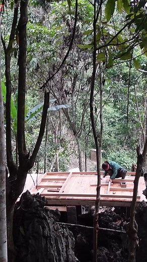 Finding meaning in a free life : A girl lost in the forest and the journey to build Cabin Ep.7#natur #livingoffgrid