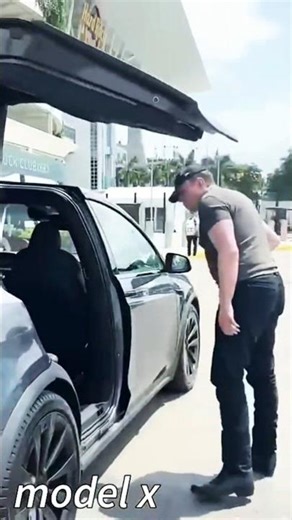 Elon Musk advertising Tesla model FalconX sitting instructions in public #flyingdoor #tesla #teslax