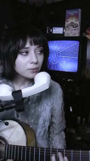 Juliana Chahayed on Instagram: "“Deep In The Dark” from the 1973 animated film Charlotte’s Web 🕷️ #charlottesweb #phonemic #telephonemic #shermanbrothers #debbiereynolds #crttv"