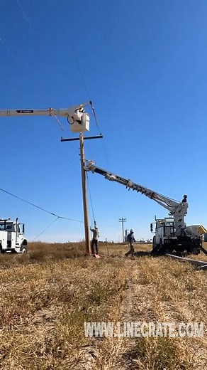 How do you think he kept the side phase with the lifting boom 🤔⚡ CTTO #lineman #linelife #linemanlife #linemanpride #linepride #powerlineman #LineWork #lineworker #lineworkers #EssentialWorkers #linemanstrong | LineCrate