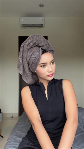 Ada yang bersinar tapi bukan bohlam, alias GIGI GUEH UDH BEBAS DR KAWATTT😋