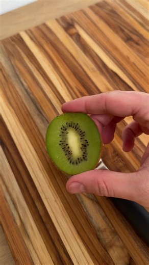 Pulling a shot of espresso through a kiwi | espresso