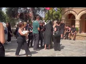 Κηδεία της 16χρονης που πέθανε από αλλεργικό σοκ στη Χαλκιδική