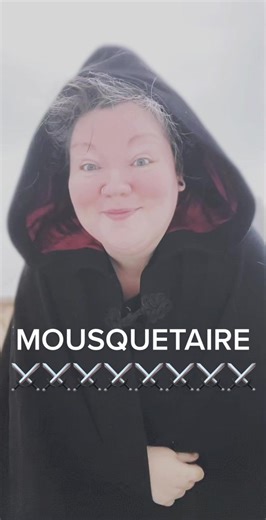 Après LA FILLE DE D’ARTAGNAN, je vous présente LA FILLE DE PORTHOS ⚔️ go vivre ma meilleure vie de #mousquetaire 😭♥️ #cape #Mathilde #TheVoice #Artiste #Engagée #Chansonnière #Feministe #Activiste #Ecolo #EcoFéministe #MathildeChante #MathildeLutte #PourToi