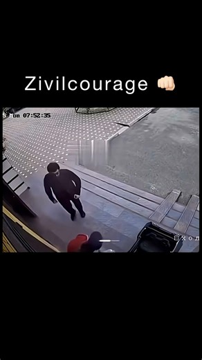 Mann rettet Frau 👩 #rettung #deutschememes #deutschrap #memesdeutsch #mma