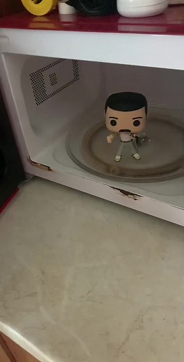 #stitch with @MeadowHawkArcana.com that’s why they call him mr fahrenheit 😔😔#fyp #queen #queenband #freddiemercury #johndeacon #brianmay #rogertaylor #ventisflash #microwave