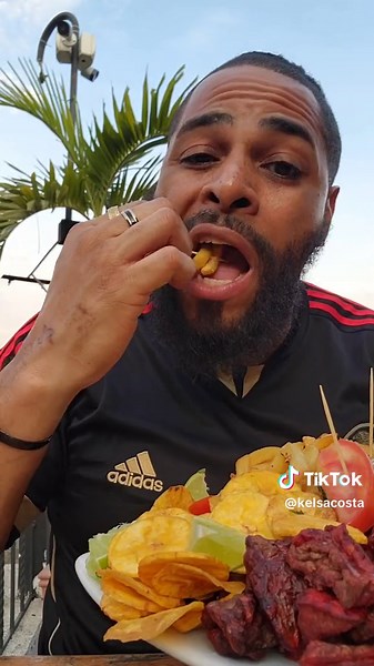 Best Picada in Colombia?! 🇨🇴 We're in Cali Colombia looking for something to eat and we end up at one of my favorite places, Sisa Atuahalpa ✨️ We try the Picada and it comes with so many 🔥 options! Would you try this? #calicolombia #colombia #picada #picadera #colombianfood #travel #traveltiktok #fyp #food