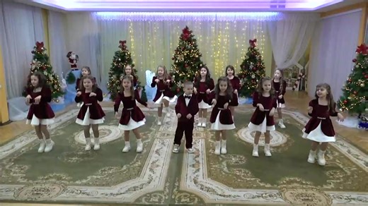 Dezvelirea unei picturi murale la Grădinița nr. 225 „Spicușor”, din sectorul Ciocana, în cadrul unui proiect artistic dedicat spațiilor educaționale pentru copii | realitatea.md