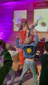 Have you met Doodle Van Hop in the Eggbox Gallery? 🎨🐰 Visit for the Easter Extravaganza! Daily until 22nd April 🌟 🎟 Book your tickets at: https://randfarmpark.digitickets.co.uk/event-tickets/64182 | Rand Farm Park