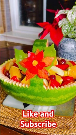 Easy Fruit Basket Centerpiece for Christmas #fruitbasket
