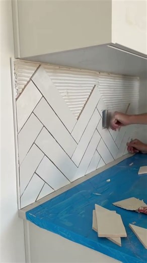 How to install tile herringbone pattern #tile #diy #works #tiles #kitchen #heringbone