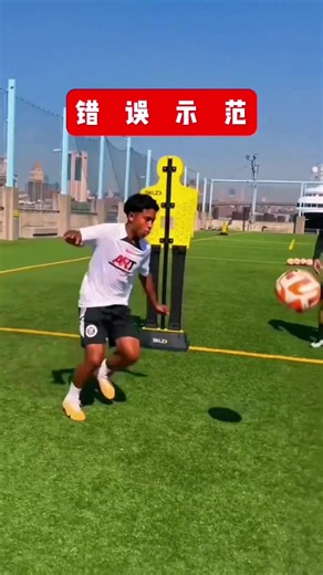 足球小课堂接反弹球的方法假动作里有99％的真动作_#footballedits #footballtiktok #soccerhighlights #fypfootball #footballfans