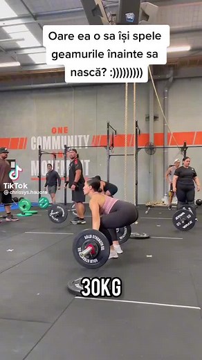 Powerful Snatch Lift Technique in Gym Session