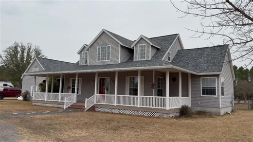 Love this farmhouse on just under 6 acres of Baker county farm land! What is your favorite feature? Who wants to come see this with me? #dreamhome #farmhouse #florida #homebuyimg #thoughts Thanks to Anne McCabe for letting me tour this home!