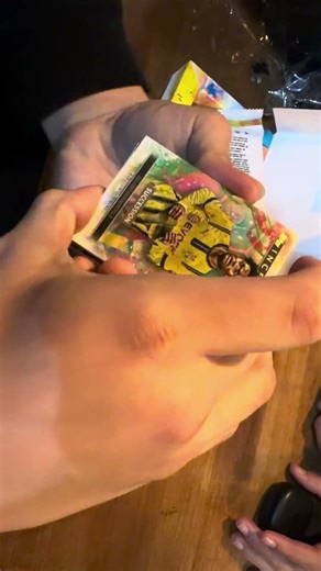 Opening Topps inception 2024/25, dont mind the sound on the back #topps #toppssoccer