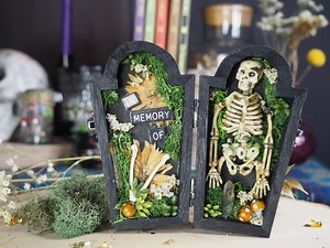 Coffin Shadow Box, Mini Coffin Display, Gothic Diorama, Bookshelf Decor, Halloween Decor, Macabre Decor - Etsy