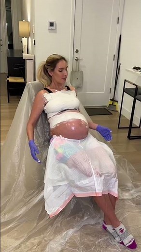 Making a pregnant belly cast at 9 months!! How to make a pregnancy belly cast!