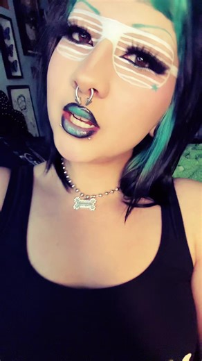 Exploring 2000s Scene Aesthetics and Makeup Trends