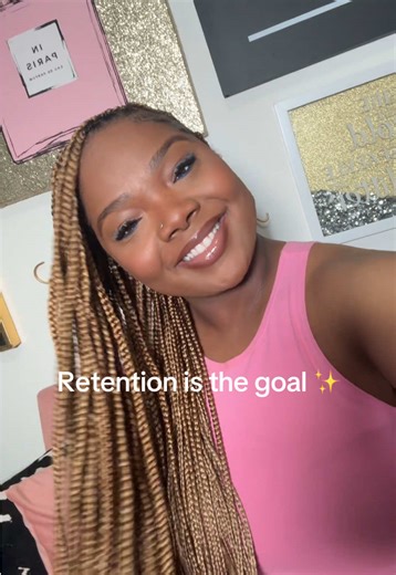 Knotless braids will grow your hair! 💁🏽‍♀️ They’re actually the perfect install for length retention, but the key is making sure your hair is healthy before the install clean scalp, moisturized strands, and no split ends. ✨ You also have to choose the right braider… someone who knows how to give you a good grip without a whole lot of tension. That balance makes all the difference! I’m definitely in my protective style era, and knotless will always be my number one go-to 💕 #protectivestyles #k