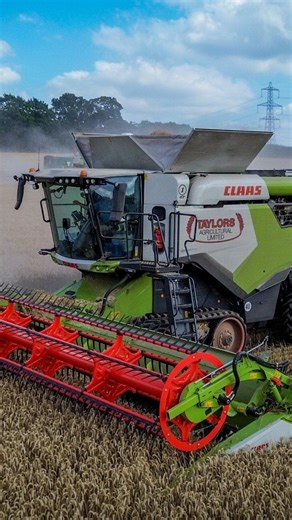 202 reactions · 3 comments | Throw back thursday with Claas Lexion...