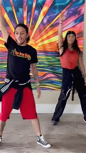 #zumba #zumbacardio #cardiodanceworkout #shakira #wheneverwherever #dancewithus