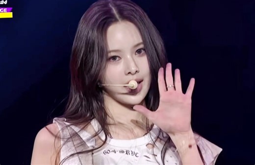 izna出道成团首秀《I WALY》初舞台！