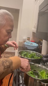 69K views · 389 reactions | Mỗi lần ngoại nấu canh là lại hỏi , Nhà mày có qua ăn ko ?? Tao nau luôn , Có mày thì tao nấu , Ko tthì chi Thu mày về ăn gì cũng được  Vậy mà Ngoại nói , Ngoại thương đều hihihi , Ngoại mắc no con Đào , chẵng những nó ăn mà nó kéo luôn đội hình an ké qua nữa | Dao Body Shaper USA | Facebook