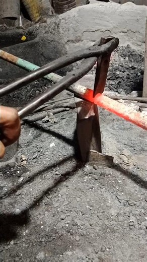 Cutting Hot Steel Rod with Chisel 🌐 #handmade #craft #skills #shorts