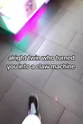 don't worry twin I'm half of that claw machine soo #fyp #goviral #relatable #fypシ #pansexual