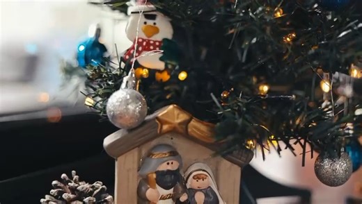 Contraloría General de Cuentas on Instagram: "🎄🎁🎆 ¡Feliz Navidad y Prospero Año Nuevo! En esta época de unión, esperanza y renovación la Contraloría General de Cuentas a través de nuestra máxima autoridad el Dr. Frank Helmuth Bode Fuentes, Contralor General de Cuentas desea extender un cálido saludo navideño a toda la ciudadanía y a los distintos sectores que contribuyen día a día al desarrollo de nuestro país. #Prevención #Confianza #BuenaGobernanza #Navidad"