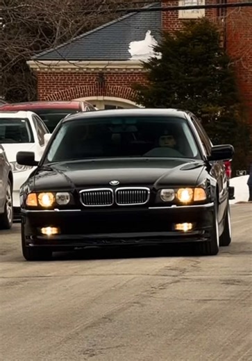 Exploring the BMW E38: A German Luxury Car Icon