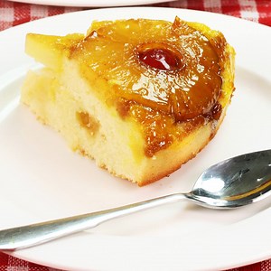 196K views · 1.6K shares | Upside-down Cake is pretty famous cake and available in most of the bakers. We simplified it, to try at home. Let us know if you like it Complete Recipe: https://goo.gl/4VvYfJ Download Mobile App: https://goo.gl/7Rcvk4 #SooperChef #MehranFoodandSpices #MehranPineappleSlice | SuperChef | Facebook