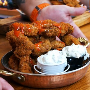 ✅Ceafa de Porc Pane❗- Gujoane de Porc cu Sos de Iaurt, Pasta de Susan si Usturoi ❗ SIgur o sa va placa :) O zi minunata sa aveti!!! #chefflorinarvunescu #florinmasterchef #chef #cheflife #retete #porc #pane #snitel Ingrediente:⬇️⬇️⬇️ * * * Ceafa de porc: 500g Iaurt: 250g Pasta de susan: 2 lingurite Patrunjel: 0 legatura Usturoi: 3-4 catei Oua: 3buc Pesmet: cat cuprinde :) Faina: 4-5 linguri Usturoi granulat: un varf de lingurita Cimbru uscat: un varf de lingurita Paprika afumata: jumatate de lin