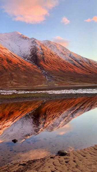 For anyone visiting Glencoe, Glen Etive is a scenic drive at the north end of the Glen. Don’t miss the chance to see it!😍 📸@kayla.hansen.photos #discoverglencoe #glencoe #glencoescotland #visitglencoe #glencoevalley #glenetive #glenetivescotland #glenetiveroad #scotland #scotlandtiktok #scotlandtravel #travelinscotland #visitscotland #scottishsunset #scotlandsunset