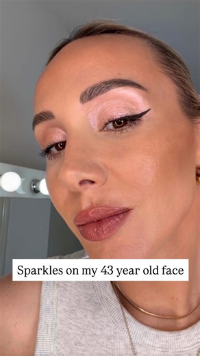 Lyndsey Harrison on Instagram: "Instagram vs reality ✨ This sparkly makeup and heavier coverage actually came out pretty well on my 43-year-old skin. Could be a good festive option. ✨ The inspo is @meredithduxbury Using @sculptedbyaimee essence @bobbibrownuk face base @charlottetilbury Hollywood flawless filter 5.5 @merit liquid bronzer -clay @meamorauk Joah glow high lighter @fentybeauty concealer 185c @bobbibrownuk eye crayon @clarinsuk lip balm nude #makeup #ukmakeup #ukmakeupartist #instamak