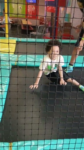 Chuck E Cheese Jalani Birthday 🎂🥳 Jumping