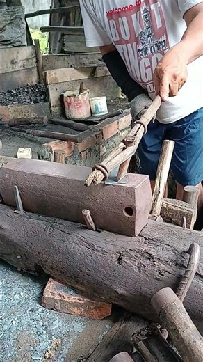 "Making a machete shape in a traditional way" "Making a machete shape in a traditional way"