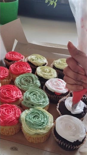 “Beautiful Cupcake Frosting Process 😍 | Cake Decorating Short”