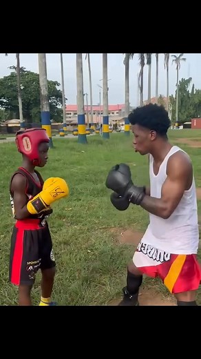 457K views · 15K reactions | small doctor omo better show the future champ how to boxers better 壘壘勞 #fyp #challenge #combat #mma #boxingfans #ufc #boxing | africa_fury | Facebook
