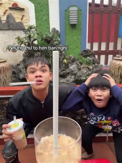 Trà sữa siêu to khổng lồ của team là đây 🤣=))