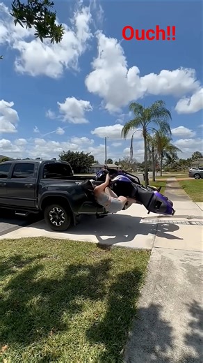 sh!t Motorcycle loading fails #fail #motorcycle #crash #motorcyclelife