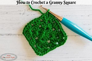Classic Granny Square Pattern - Easy Photo and Video Tutorial