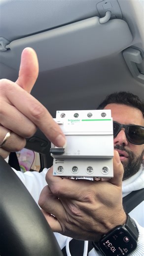 Το ρελε είναι υποχρεωτικό να υπάρχει σε ΟΛΕΣ τις ηλεκτρικές εγκαταστάσεις βάση κανονισμού.Γιατι είναι το ΜΟΝΑΔΙΚΟ πράγμα που μπορεί να σε σώσει από ηλεκτροπληξία! #gmatzouranis #electrician #electricalengineer #fup #house