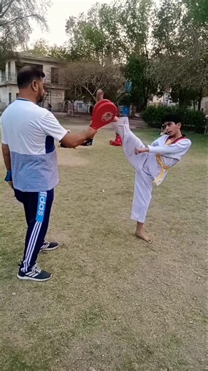 “Power Kick Training#makkinawaz #kick #training #taekwondo #shorts